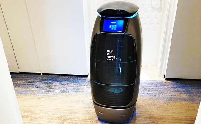 客室に物を運ぶロボット（西谷格）